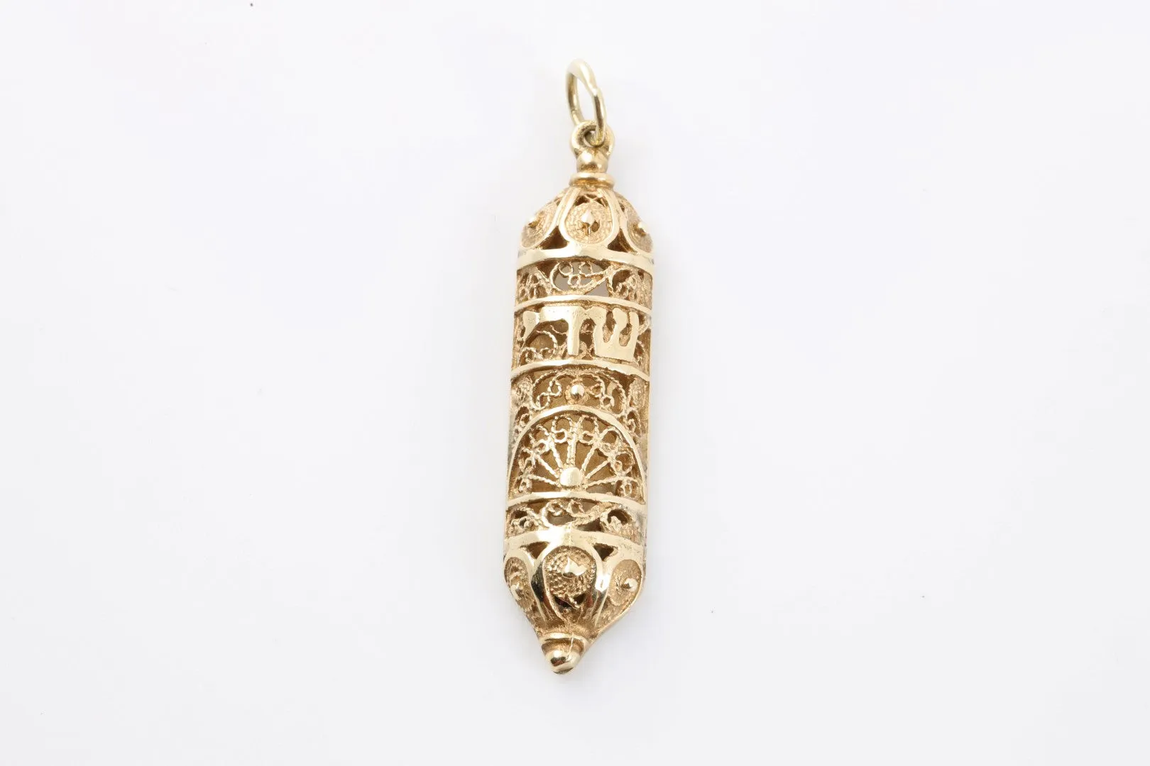 14k Yellow Gold Mezuzah Pendant (3.90g.)