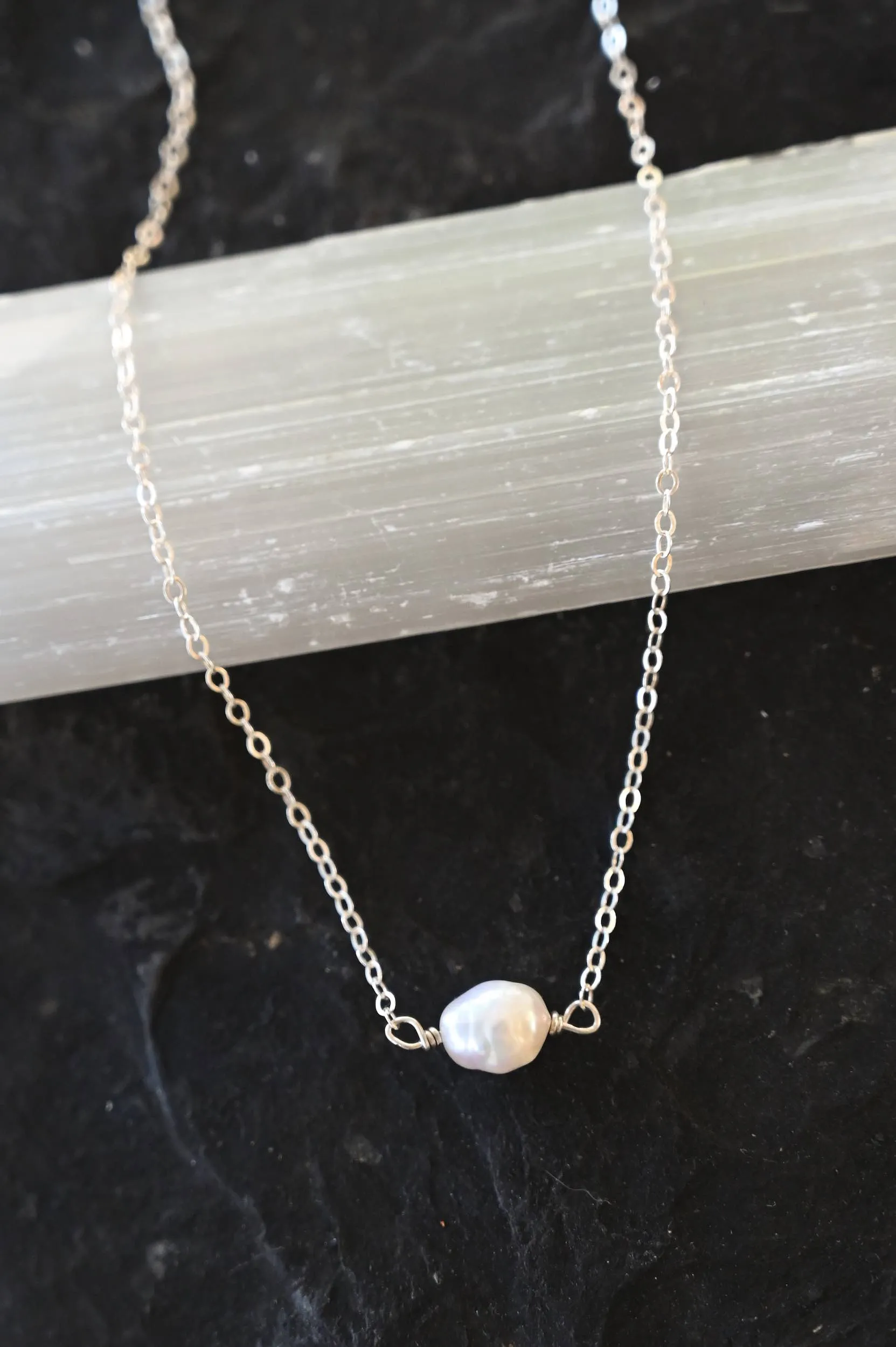 Balance Pearl Choker Necklace