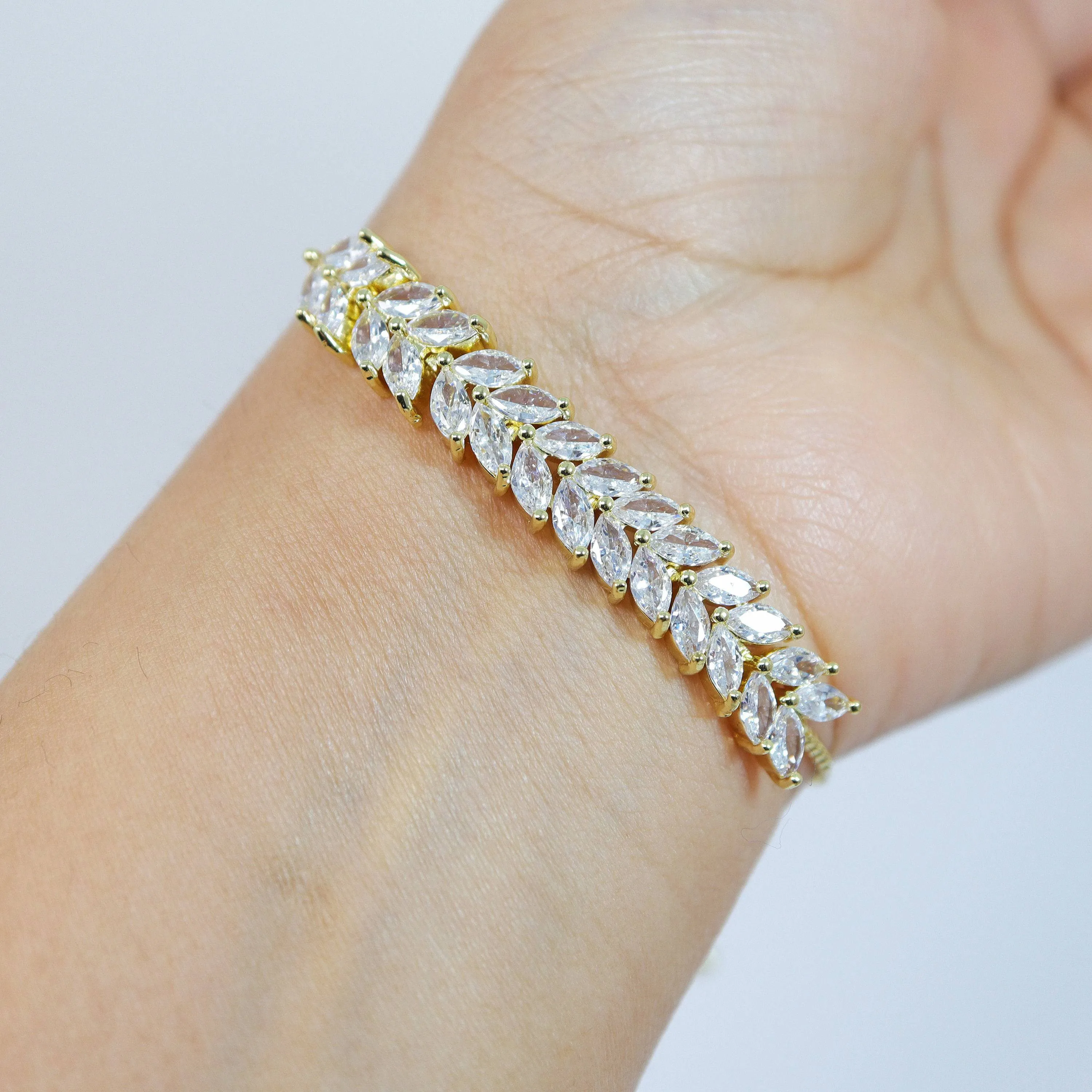 Bunch Of Leaves Dainty Bracelet, Delicate Bracelet, Wedding Bracelet, Bridesmaid Gift, Bride Bracelet, Bridal Bracelet, Diamond bracelet.