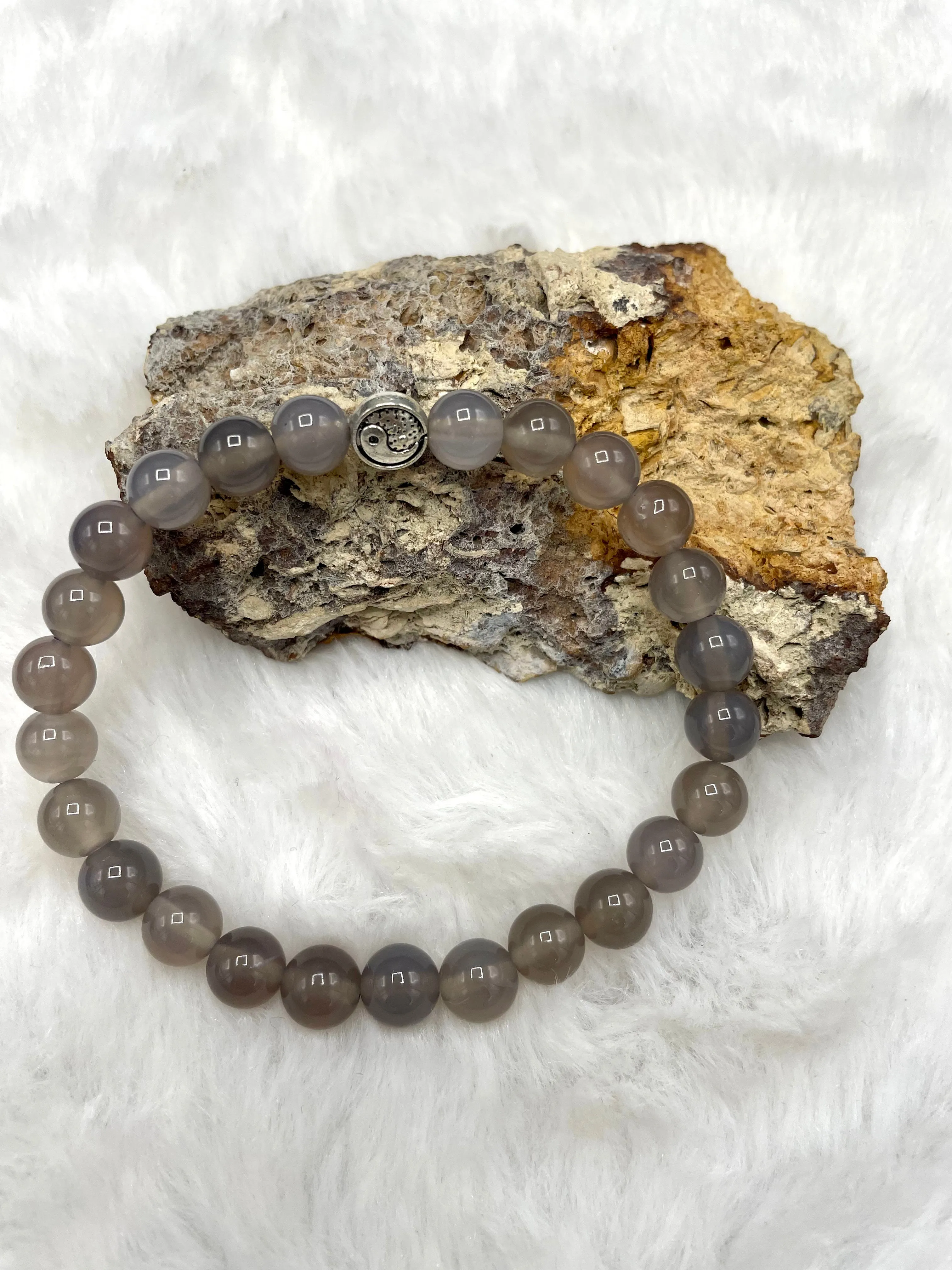 Gray Agate and Yin Yang Beaded Bracelet