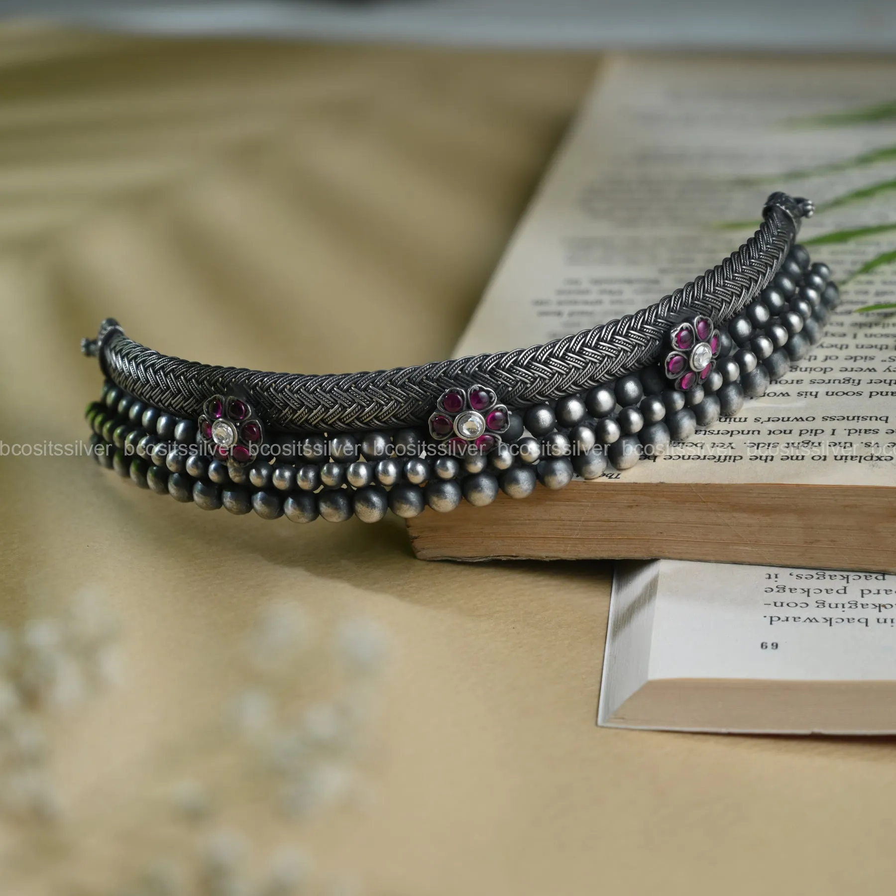 Lily With Beads Choker - 195