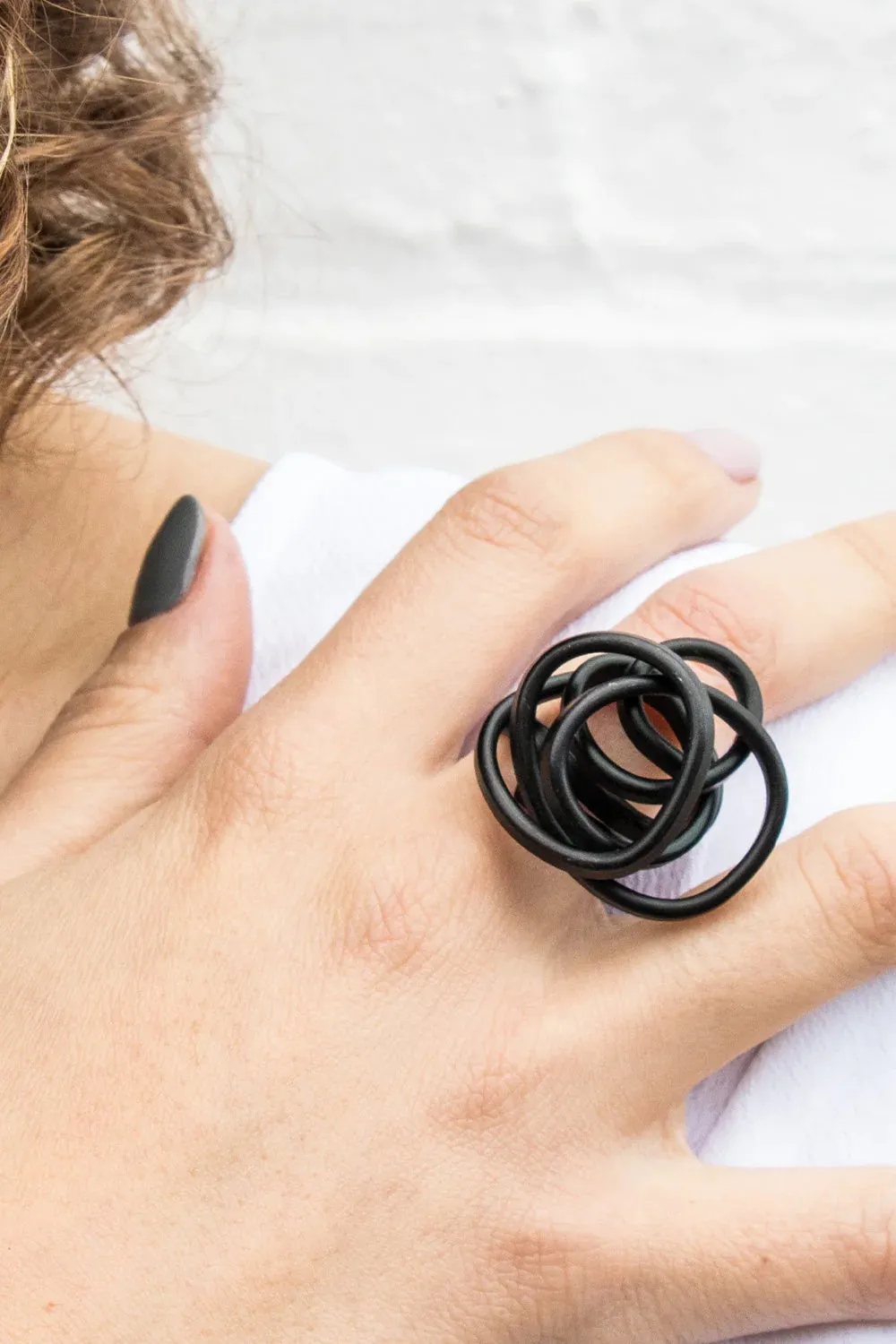 MONICA KREXA SCRUNCH RING BLACK