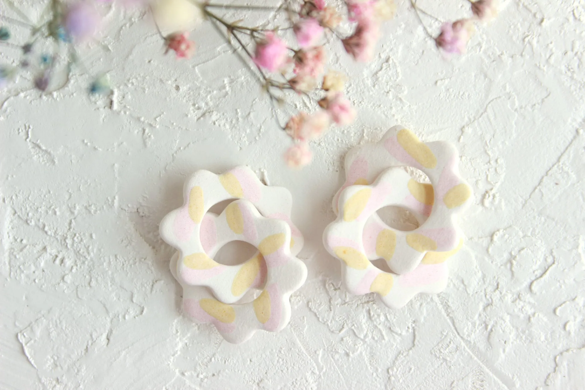 Small Brushstroke Flower Link Earrings