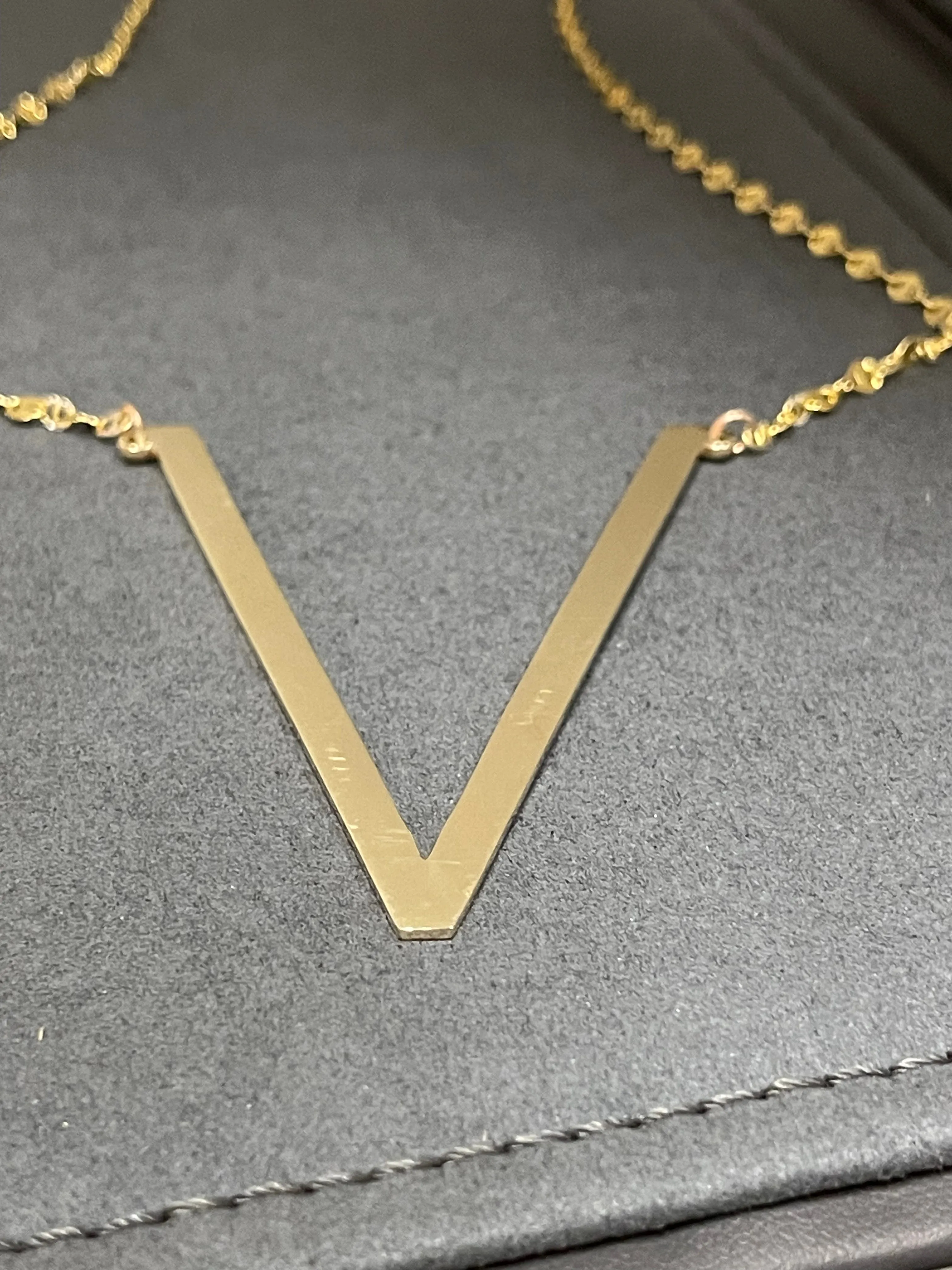 “V” necklace NC086