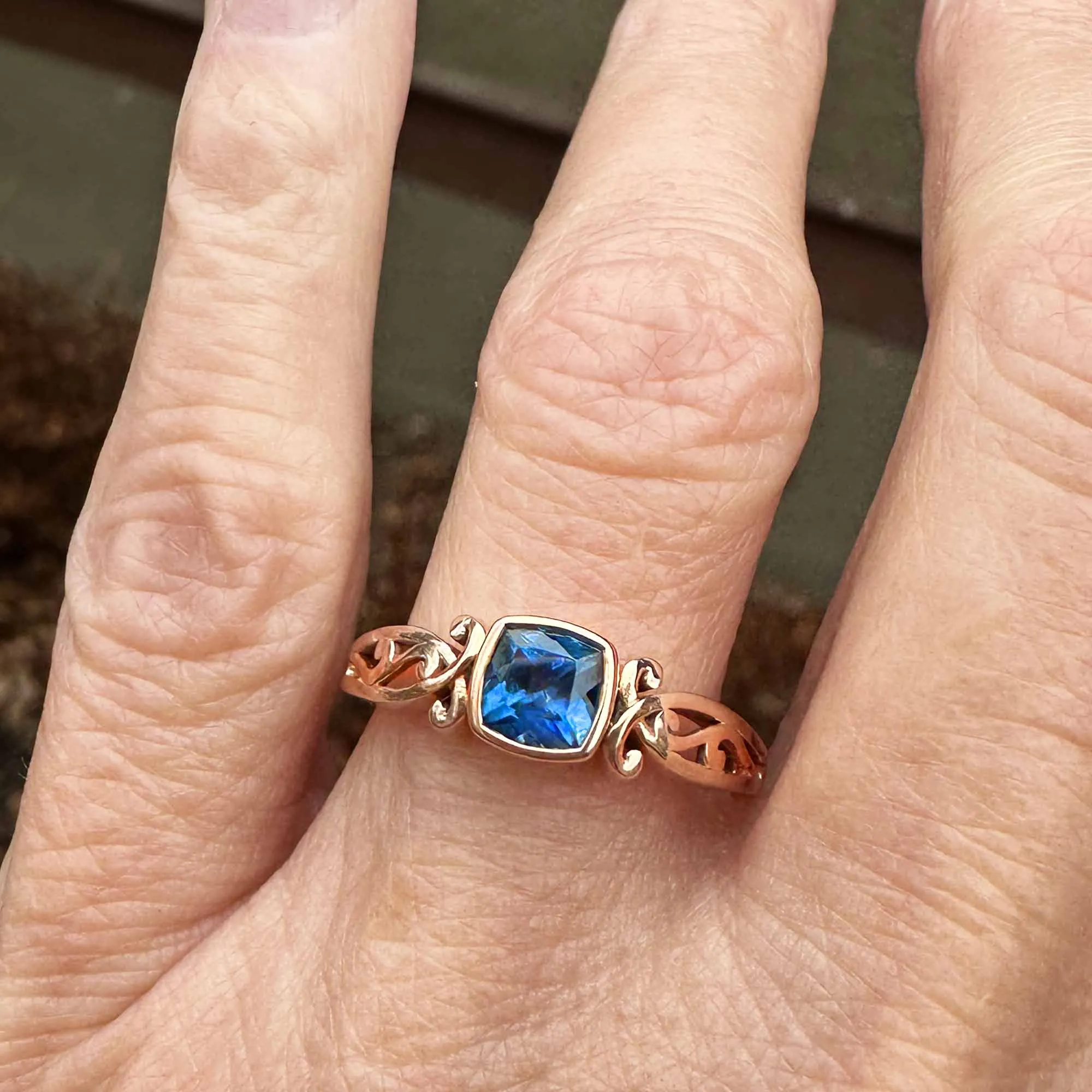 Vintage 14K Rose Gold London Blue Topaz Ring